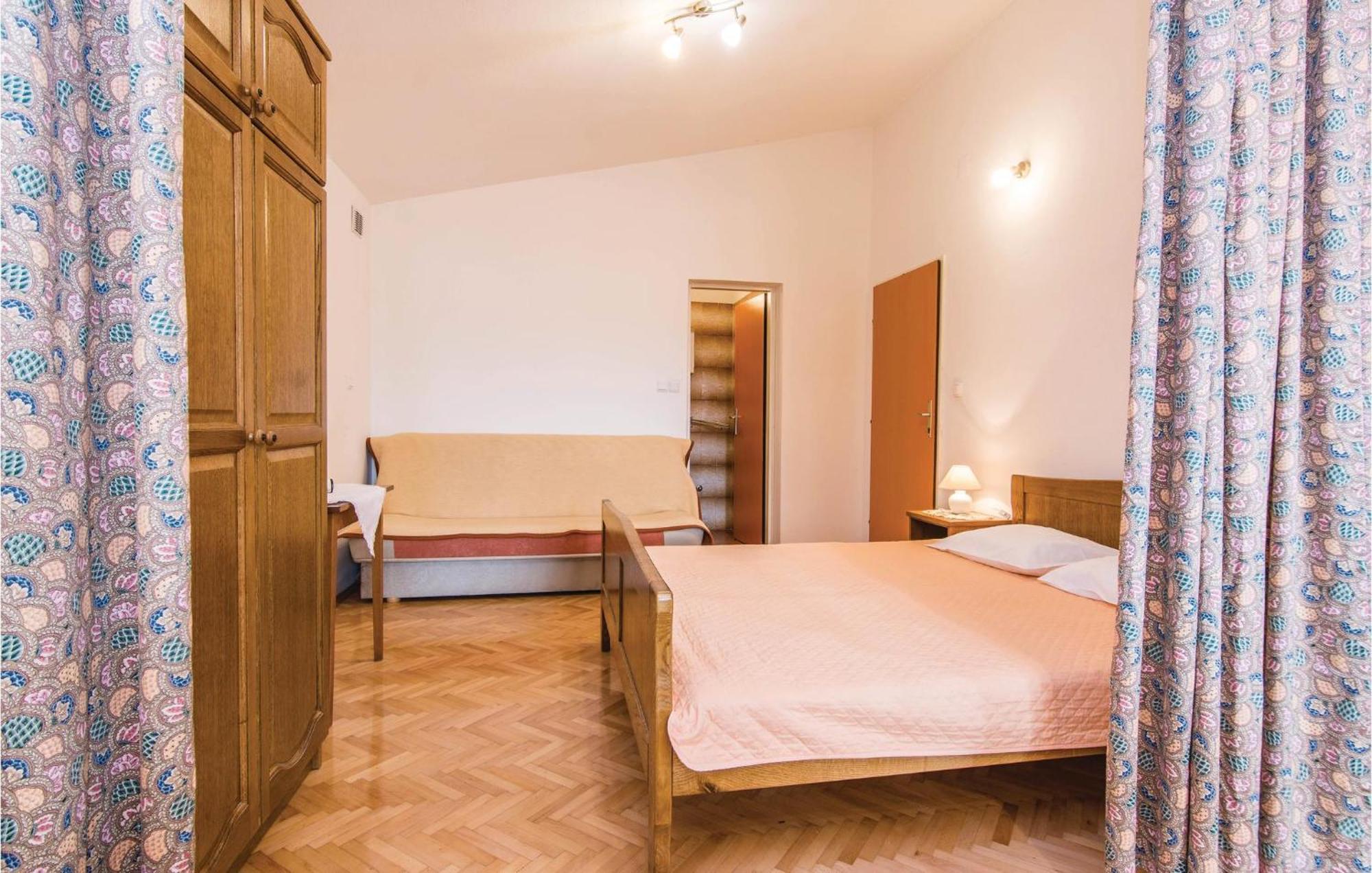4 Bedroom Awesome Apartment In Starigrad Exterior foto
